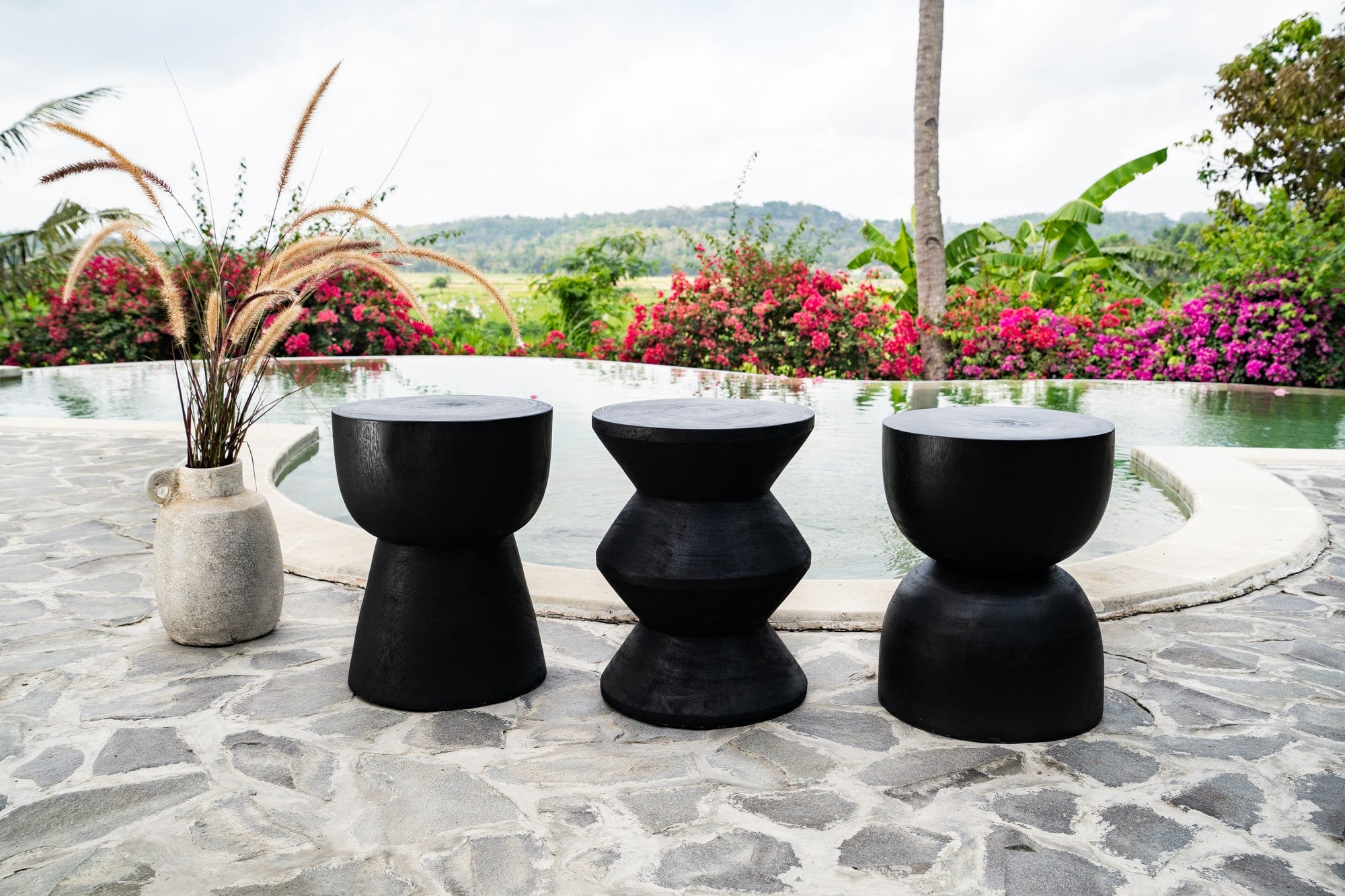 Hourglas 'Java' Stool - Black