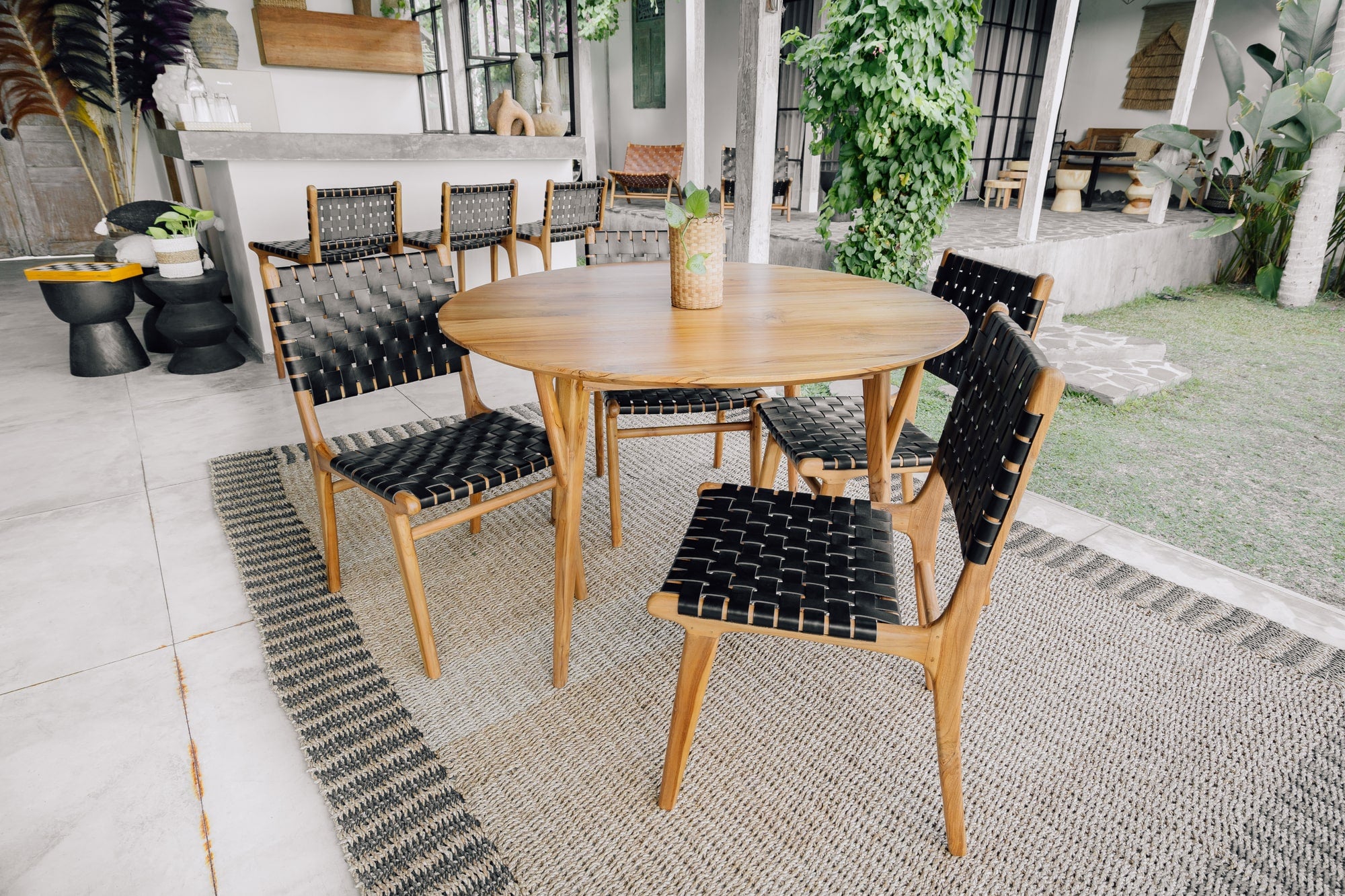 Dining Bundle: Berawa Teak Table Ø 120 cm + Umalas Chairs