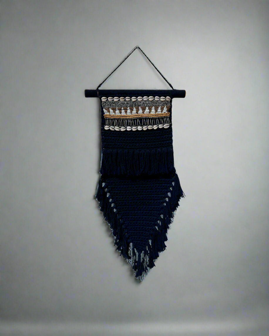 Makraméväggbonad - Pärlor & snäckor, 70x30 cm