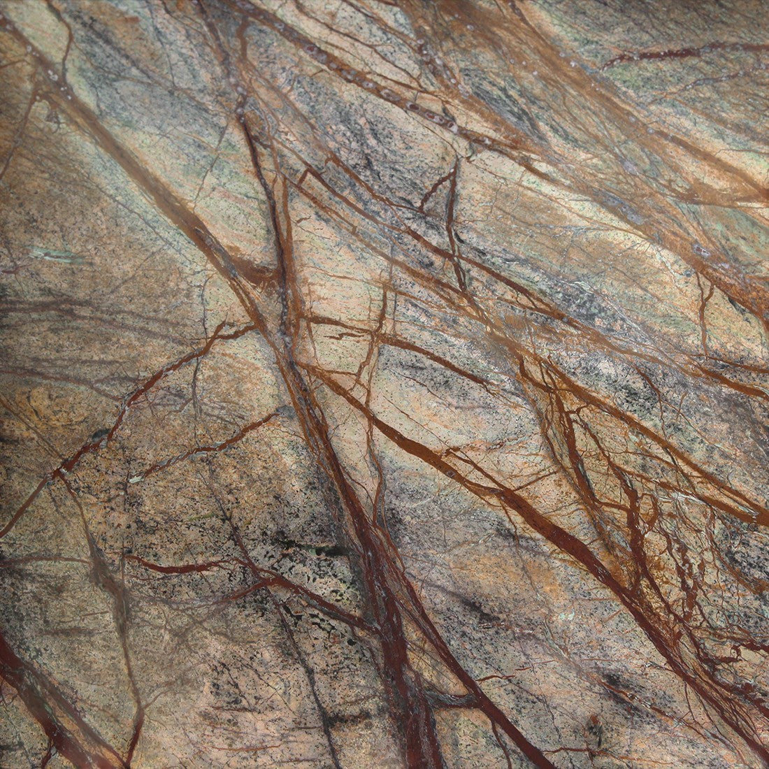Close-up of the Kayu Living Bizar marble side table top featuring dramatic rust-brown, green, and dark veining.