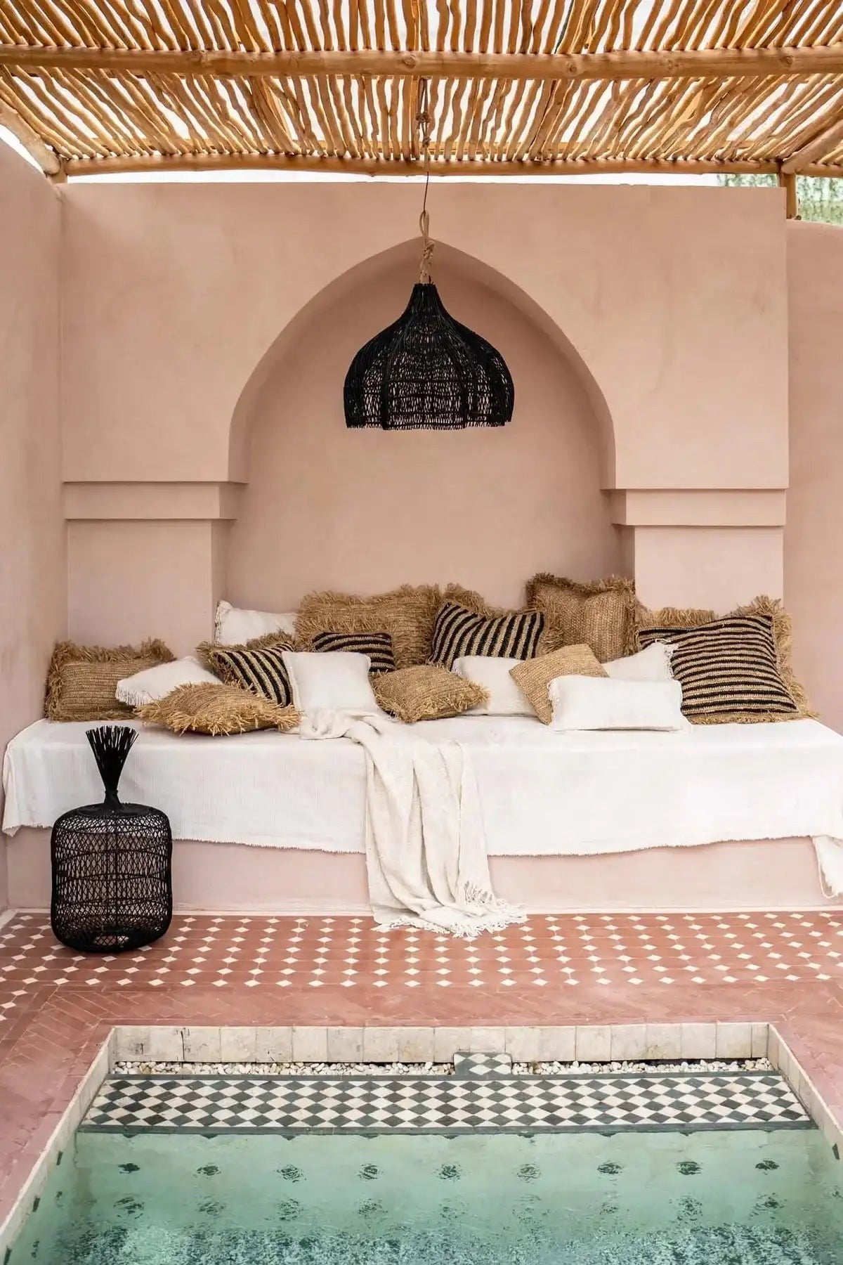 Kayu Living black rattan pendant lamp with boho style, ideal for indoor or outdoor spaces.